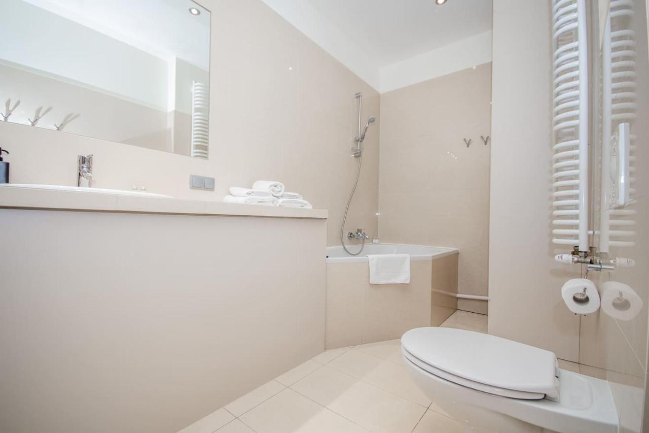 Inpoint 2-Bedrooms Apartment With Private Garden And Free Parking Krakow Exterior photo
